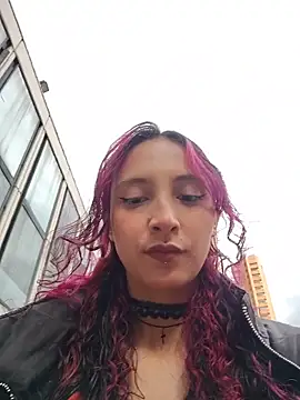  Laary online show from April 18, 8:53 pm