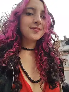 Snapshot of _Laary chatting on November 5, 7:28 pm Laary online show from November 5, 7:28 pm