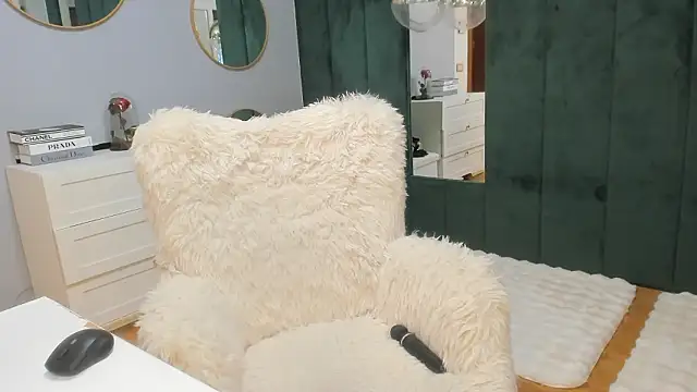 ElisaBaxter online show from March 3, 5:14 am