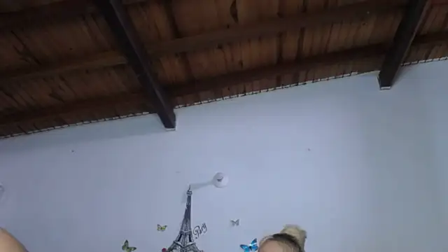 Snapshot of Nicolle_Milf chatting on November 29, 6:19 pm Nicolle Milf online show from November 29, 6:19 pm