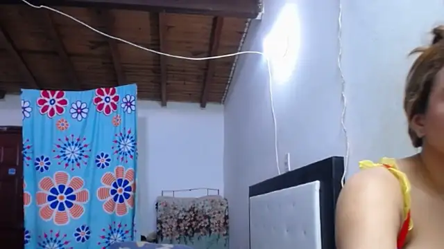 Snapshot of Nicolle_Milf chatting on November 15, 7:07 pm Nicolle Milf online show from November 15, 7:07 pm