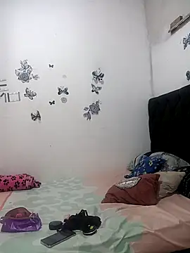 Nicolle Milf online show from September 26, 6:37 pm