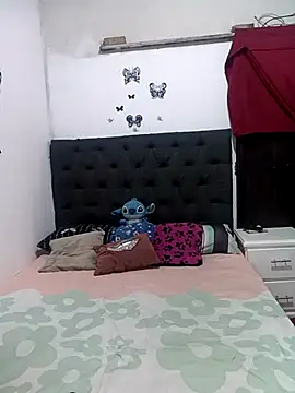 Nicolle Milf online show from March 4, 4:38 am