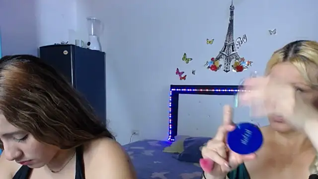 Snapshot of Nicolle_Milf chatting on November 22, 7:13 pm Nicolle Milf online show from November 22, 7:13 pm