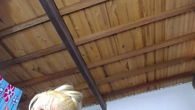 Snapshot of Nicolle_Milf chatting on December 5, 6:06 pm Nicolle Milf online show from December 5, 6:06 pm