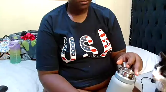 Toomuchbooty33 online show from March 7, 3:40 am