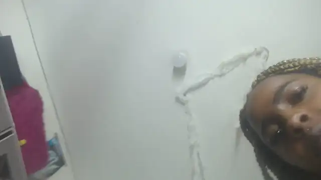 Snapshot of Devill_x chatting on December 17, 8:25 pm Devill x online show from December 17, 8:25 pm