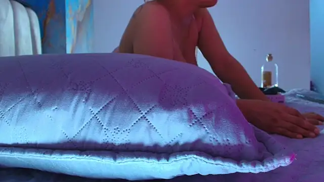 britanyy  online show from May 12, 3:03 am
