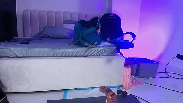 britanyy  online show from November 13, 3:10 am