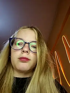 Snapshot of -veranito- chatting on February 26, 3:03 am -veranito- online show from February 26, 3:03 am