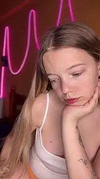 -veranito- online show from March 28, 3:07 am