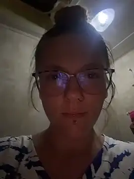 misskalicakes online show from June 10, 2:57 am