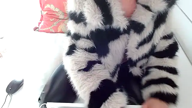 34MANON online show from February 1, 9:32 am