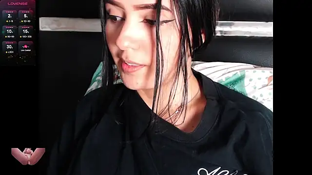 Danae 999 online show from March 17, 11:30 pm