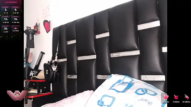 Danae 999 online show from April 10, 11:01 pm