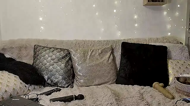 phrynaxh online show from March 13, 7:06 pm