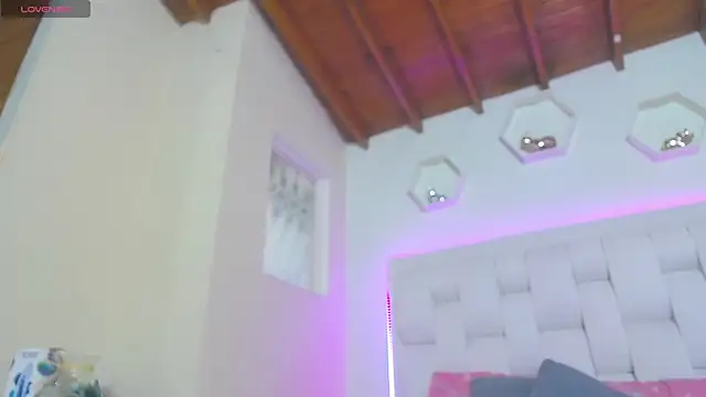 shanakendall online show from October 30, 2:14 pm