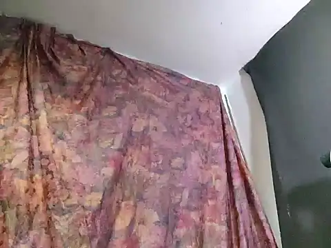 crazylatinguyy online show from December 4, 4:26 am