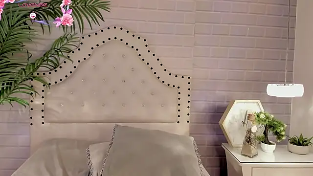 Snapshot of _Eurekaa_ chatting on March 12, 12:09 am Eurekaa online show from March 12, 12:09 am