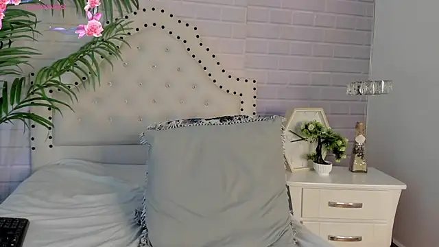 Snapshot of _Eurekaa_ chatting on March 2, 2:41 am Eurekaa online show from March 2, 2:41 am