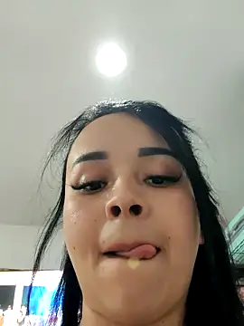 LindaGarcia22 online show from March 12, 3:46 am