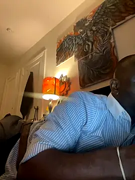 Snapshot of KingB8r chatting on October 22, 3:17 am KingB8r online show from October 22, 3:17 am