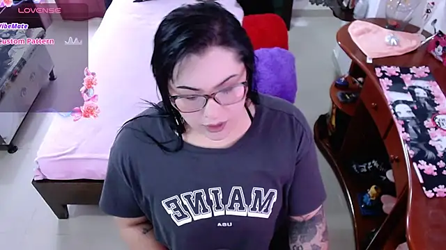 lufek23 online show from March 7, 2:56 pm