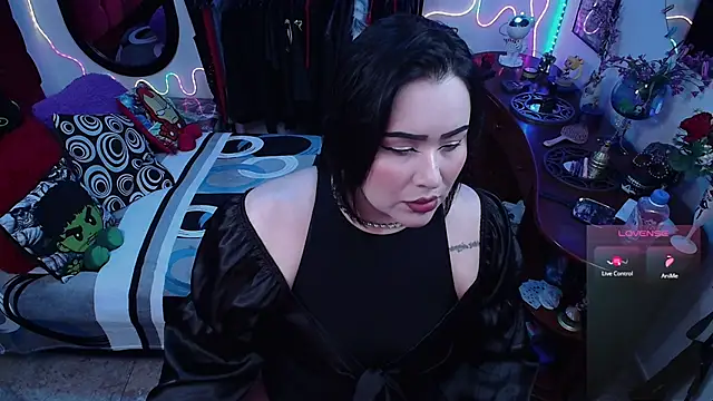 lufek23 online show from May 22, 2:26 pm