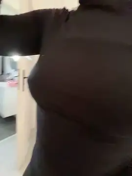 TheCinderella online show from April 4, 3:29 pm