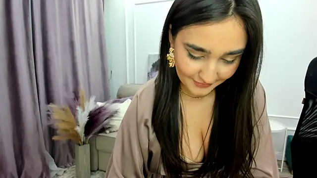Snapshot of GoldenHeart_1 chatting on February 22, 4:40 pm GoldenHeart 1 online show from February 22, 4:40 pm