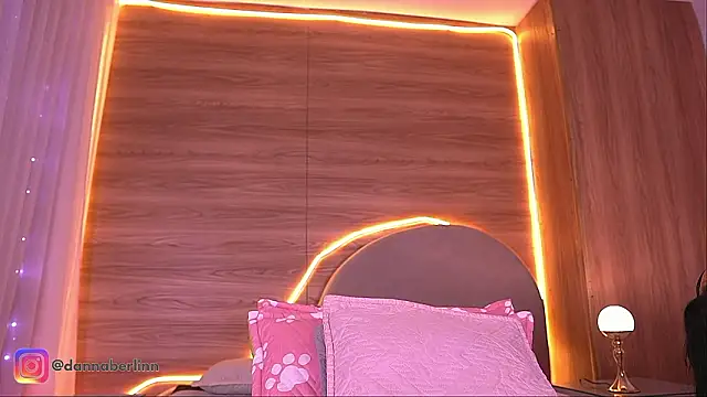 danna berlin  online show from March 29, 7:26 pm