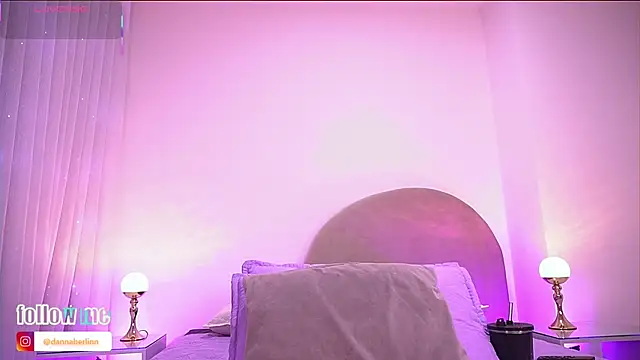 Snapshot of danna_berlin_ chatting on November 19, 7:25 pm danna berlin online show from November 19, 7:25 pm