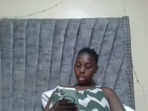 Snapshot of Dizzydose chatting on June 11, 4:59 pm Dizzydose online show from June 11, 4:59 pm