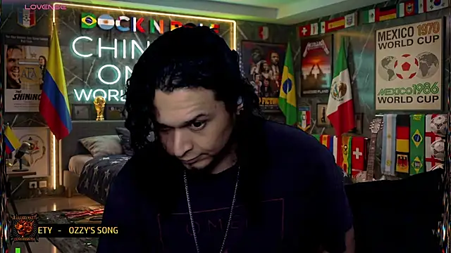 Snapshot of chino_roz chatting on July 6, 7:59 am chino roz online show from July 6, 7:59 am