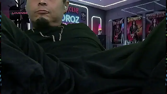 Snapshot of chino_roz chatting on January 7, 9:25 am chino roz online show from January 7, 9:25 am