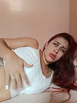 Snapshot of Latina_sexy1 chatting on June 24, 9:01 pm Latina sexy1 online show from June 24, 9:01 pm