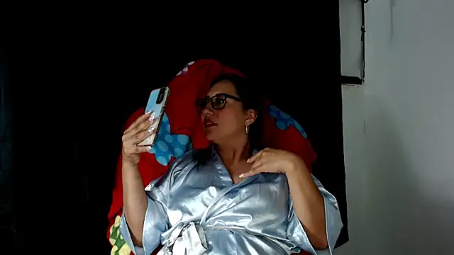 carolinalovee  online show from January 12, 4:00 am