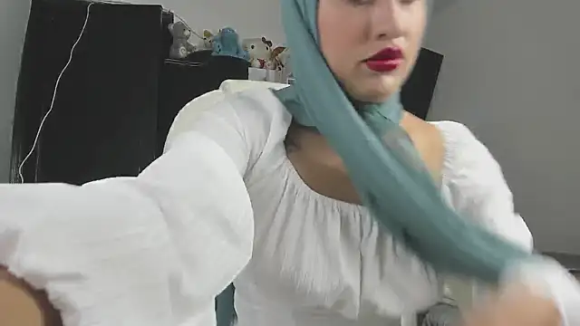 Snapshot of adila_anich chatting on December 17, 10:32 pm adila anich online show from December 17, 10:32 pm