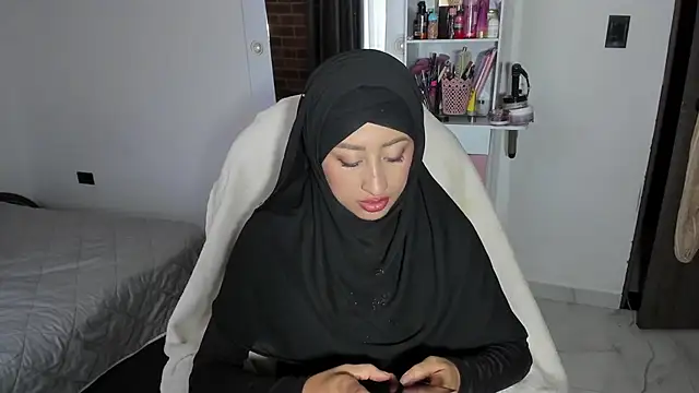 adila anich online show from February 12, 10:20 pm