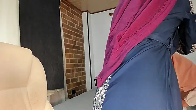 Snapshot of adila_anich chatting on November 7, 11:30 pm adila anich online show from November 7, 11:30 pm