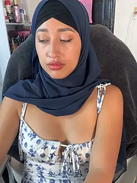 Snapshot of adila_anich chatting on September 25, 12:05 am adila anich online show from September 25, 12:05 am