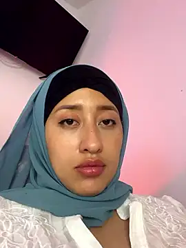 Snapshot of adila_anich chatting on December 4, 3:42 am adila anich online show from December 4, 3:42 am