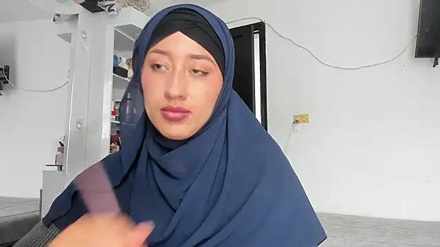 Snapshot of adila_anich chatting on September 18, 5:38 pm adila anich online show from September 18, 5:38 pm