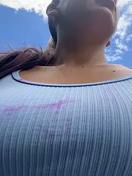 Snapshot of adila_anich chatting on September 29, 4:45 pm adila anich online show from September 29, 4:45 pm