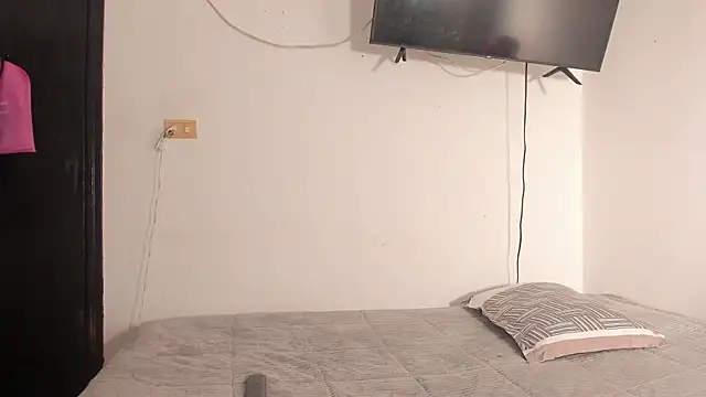 Snapshot of adila_anich chatting on October 6, 12:34 am adila anich online show from October 6, 12:34 am