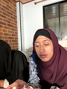 adila anich online show from November 20, 11:03 pm