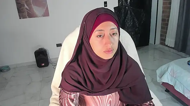 adila anich online show from January 9, 12:39 am