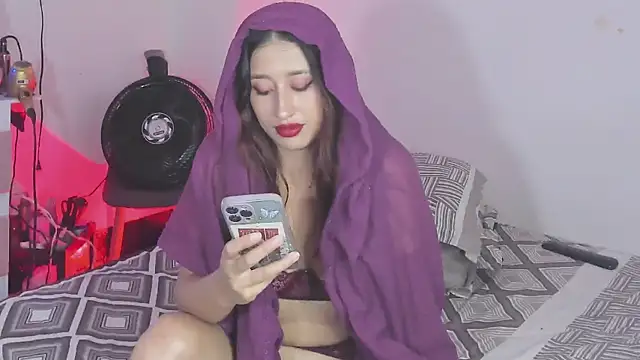 Snapshot of adila_anich chatting on December 5, 2:58 am adila anich online show from December 5, 2:58 am