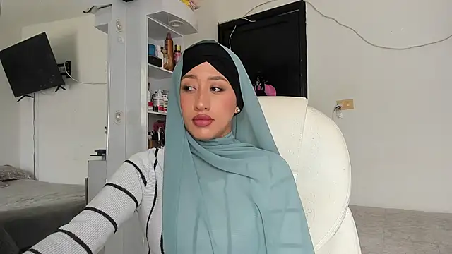 Snapshot of adila_anich chatting on October 2, 6:00 pm adila anich online show from October 2, 6:00 pm