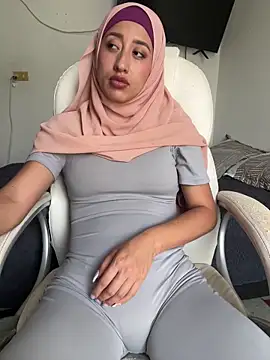 Snapshot of adila_anich chatting on September 11, 8:31 pm adila anich online show from September 11, 8:31 pm